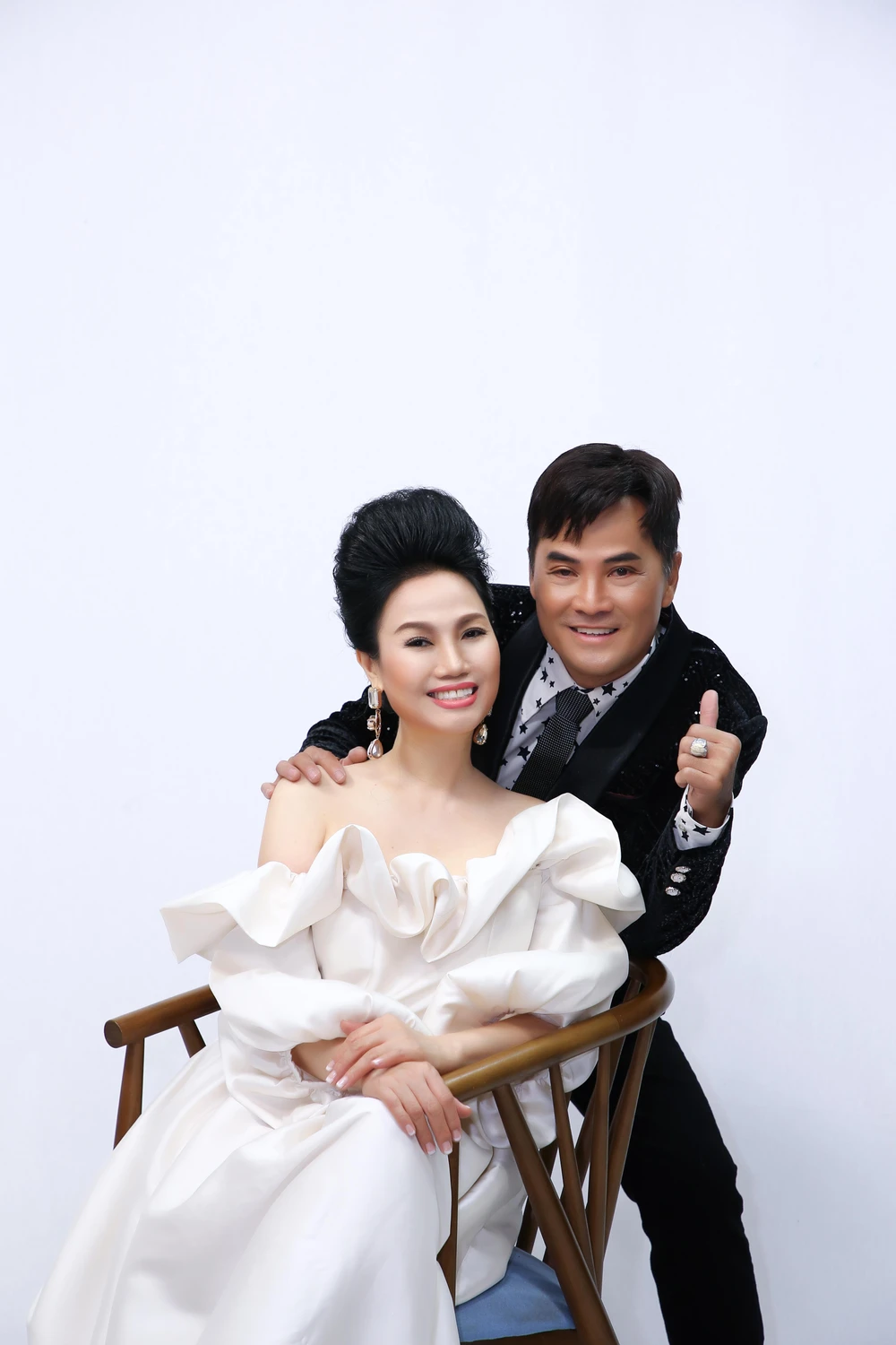 Giám khảo Thùy Trang và Chế Thanh. Giám khảo Thùy Trang và Chế Thanh.