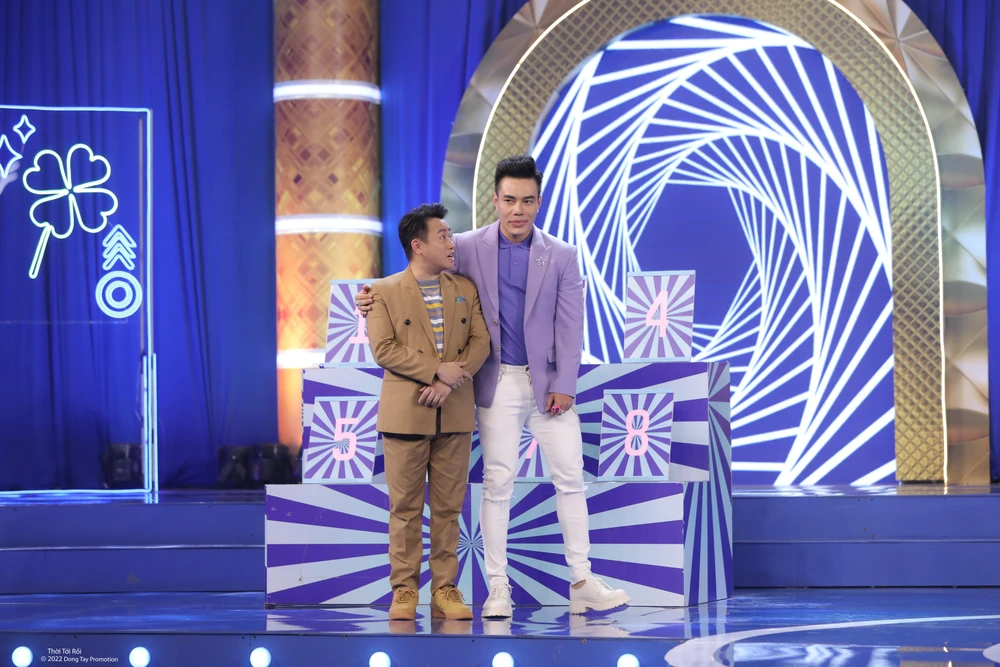 Lê Dương Bảo Lâm và Hữu Tín.