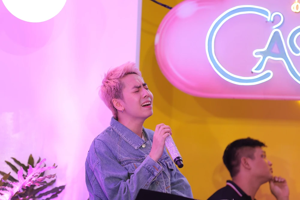 Osad với bài hát Nắng sân trường.