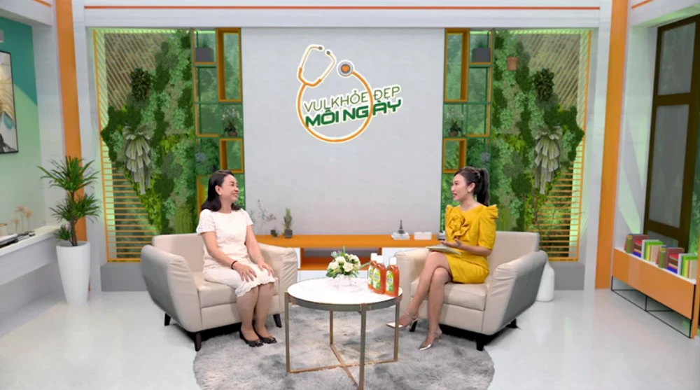 Hai nhân vật trao đổi với nhau trong chương trình.