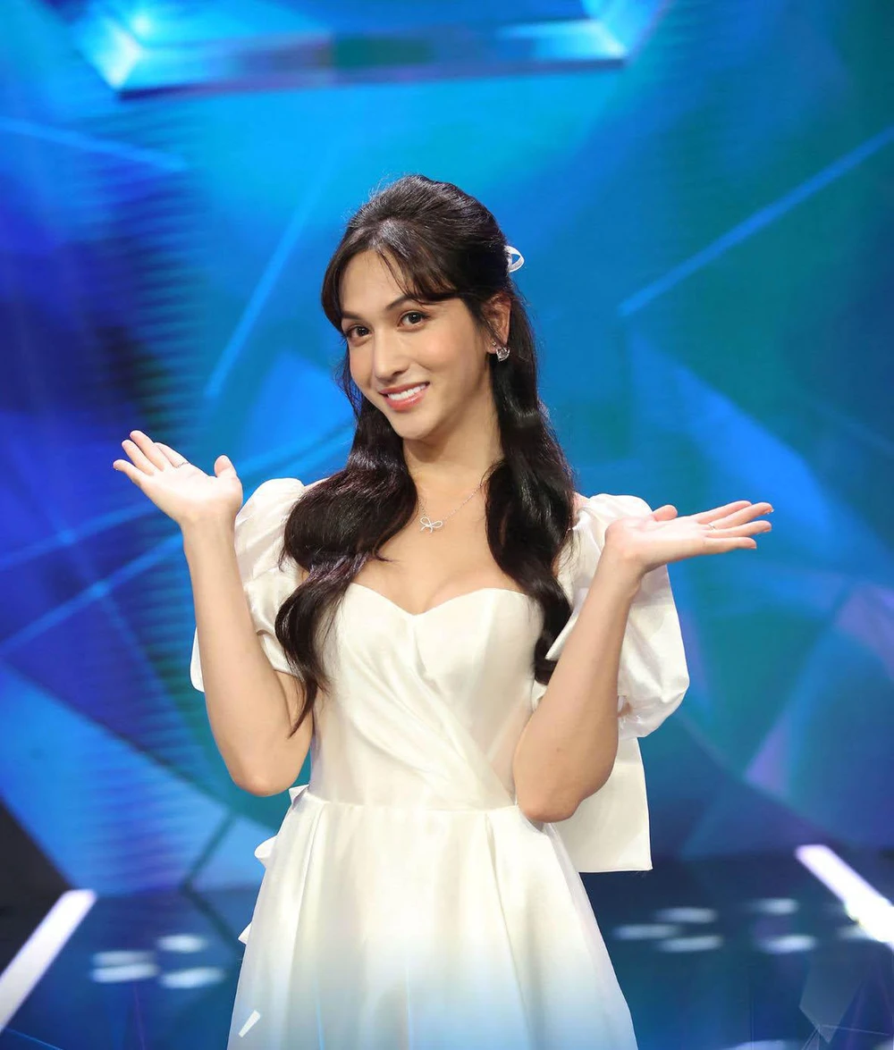 Người đẹp chuyển giới Hoàng Học.