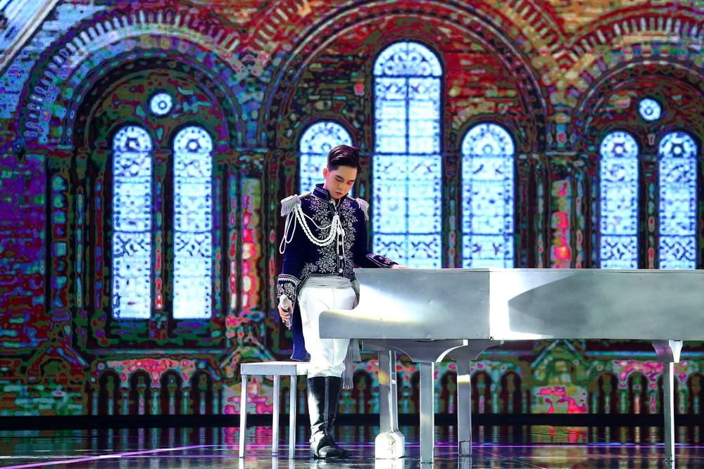 Dương Minh Ngọc với Bài không tên số 15.