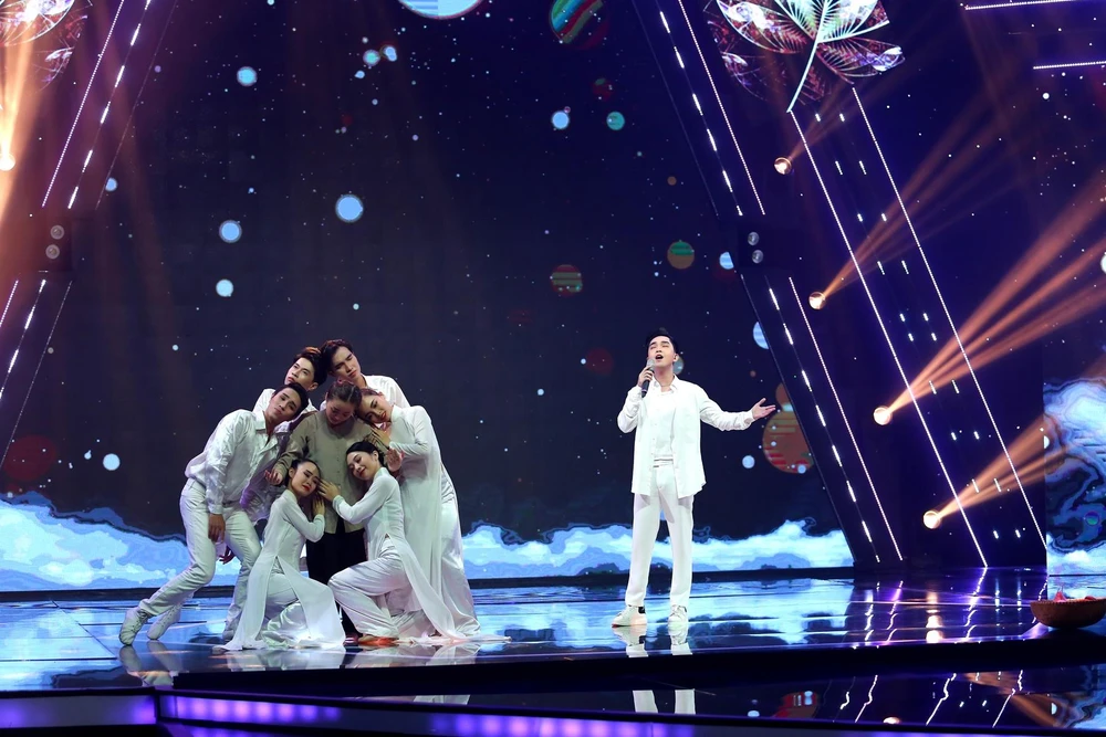 Dương Minh Ngọc với ca khúc Người mẹ.