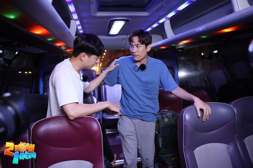 Anh chàng Kiều Minh Tuấn gây sóng gió nhất trên xe. Ảnh: CTCC