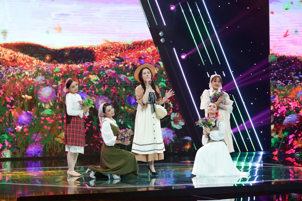 Dương Minh Ngọc khiến Thái Châu, Vân Khánh ngạc nhiên khi hát nhạc Từ Công Phụng ảnh 1