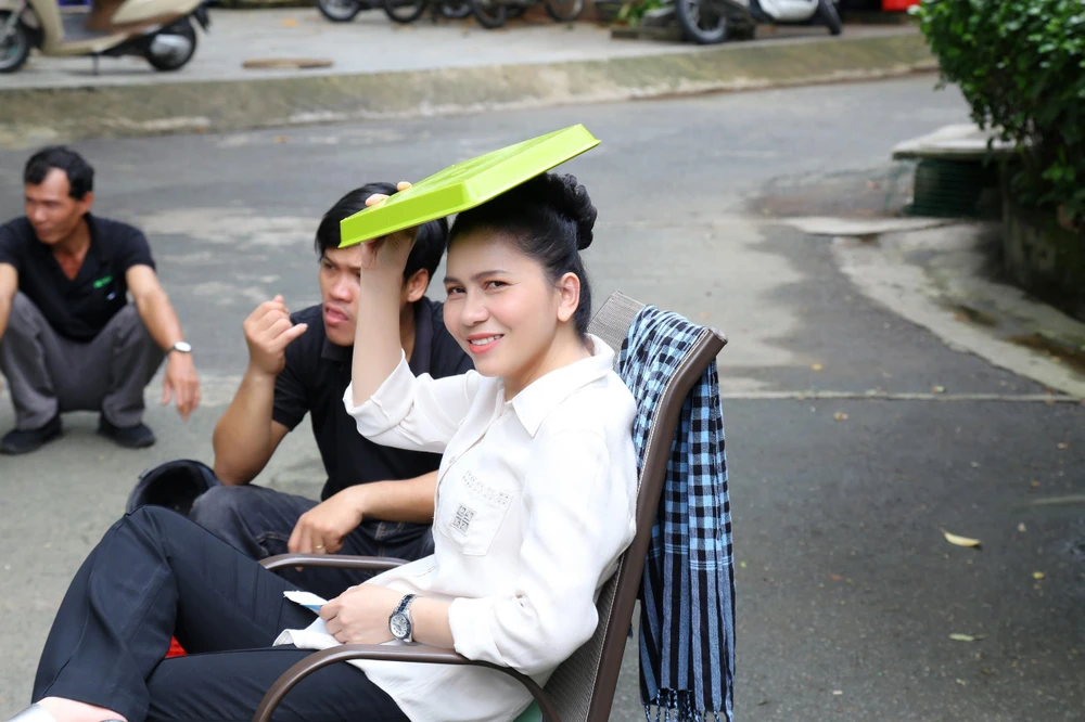 Thụy Mười giữ vai trò quan trọng trong phim Câu lạc bộ bỉm sữa. Thụy Mười giữ vai trò quan trọng trong phim Câu lạc bộ bỉm sữa.