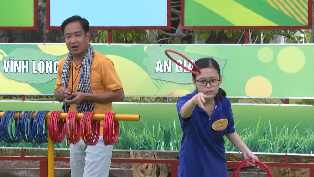 Trò chơi ném vòng trong chương trình.