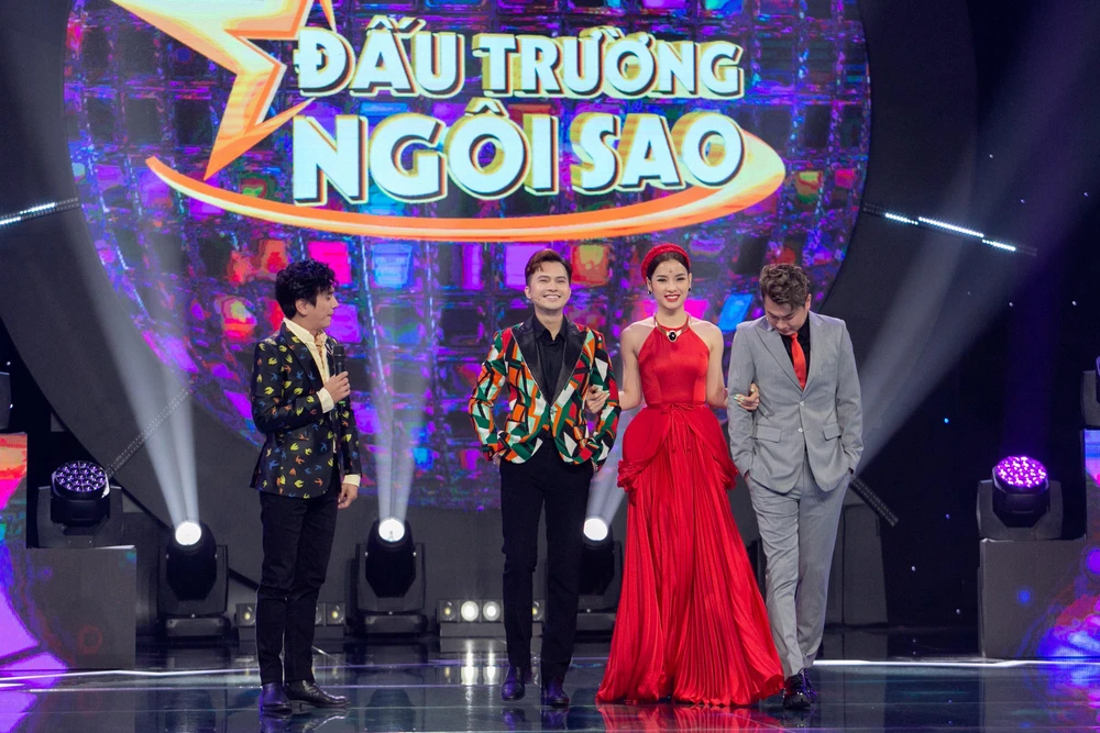 Ba huấn luyện viên tại chương trình.