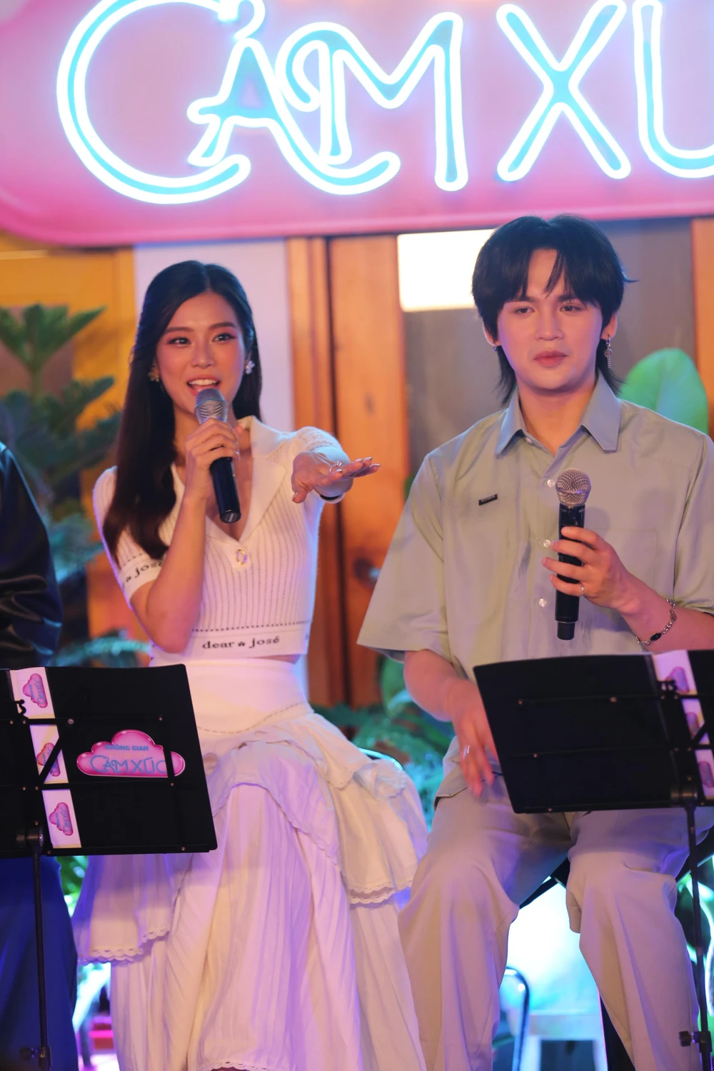 Hoàng Yến Chibi cùng Nguyễn Trần Trung Quân.