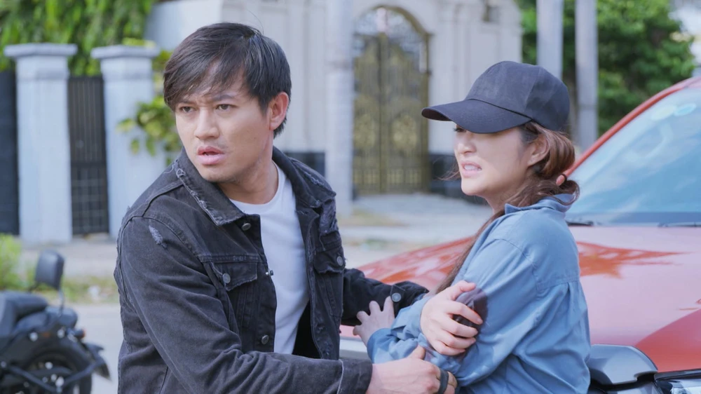 Võ Hiếu bảo vệ Chiêu Dương. Ảnh: SV