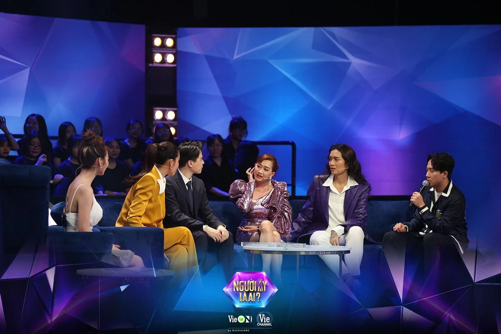 Các nhân vật tại chương trình.