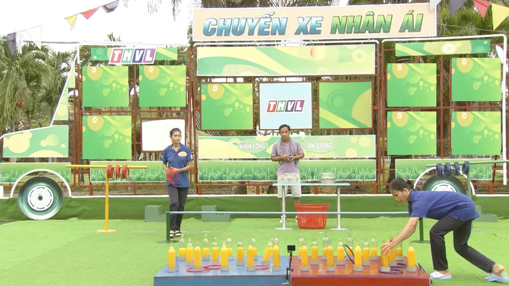 Hai nhân vật tham gia chương trình.