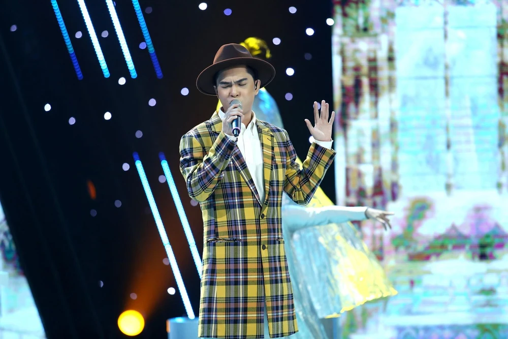 Dương Minh Ngọc với ca khúc Khóc thầm - Mưa lệ. Dương Minh Ngọc với ca khúc Khóc thầm - Mưa lệ.