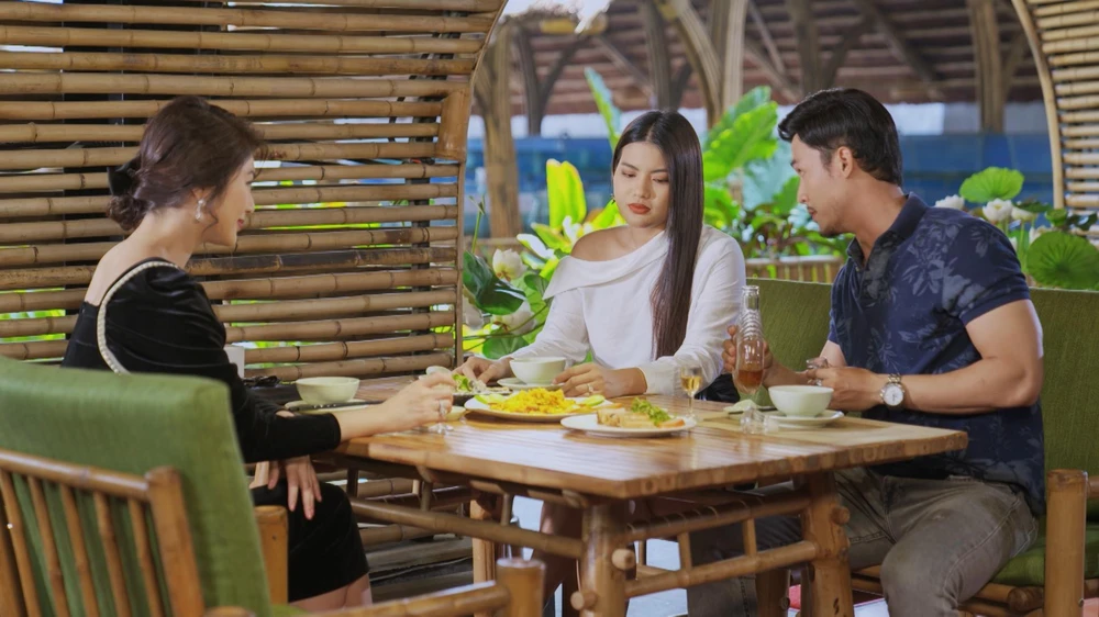 Tiệc chiêu đãi của Chiêu Dương.