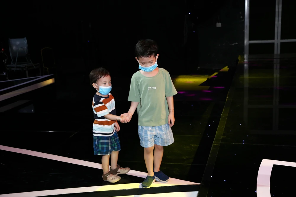 Hai người con của Nam Cường.