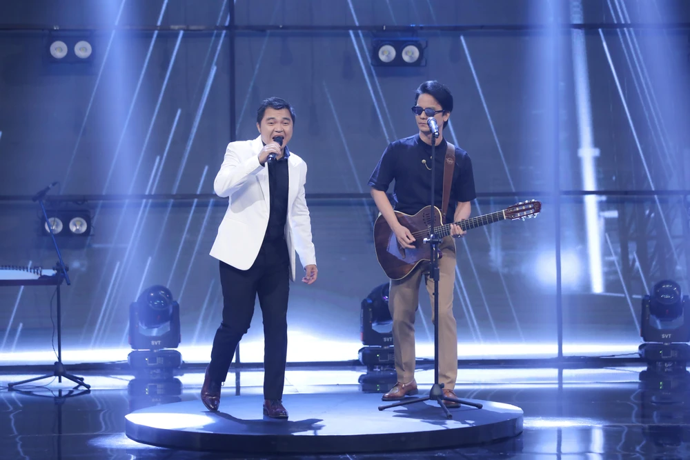 Nhạc sĩ Vũ Quốc Việt và ca sĩ Lê Minh. Ảnh: CTCC