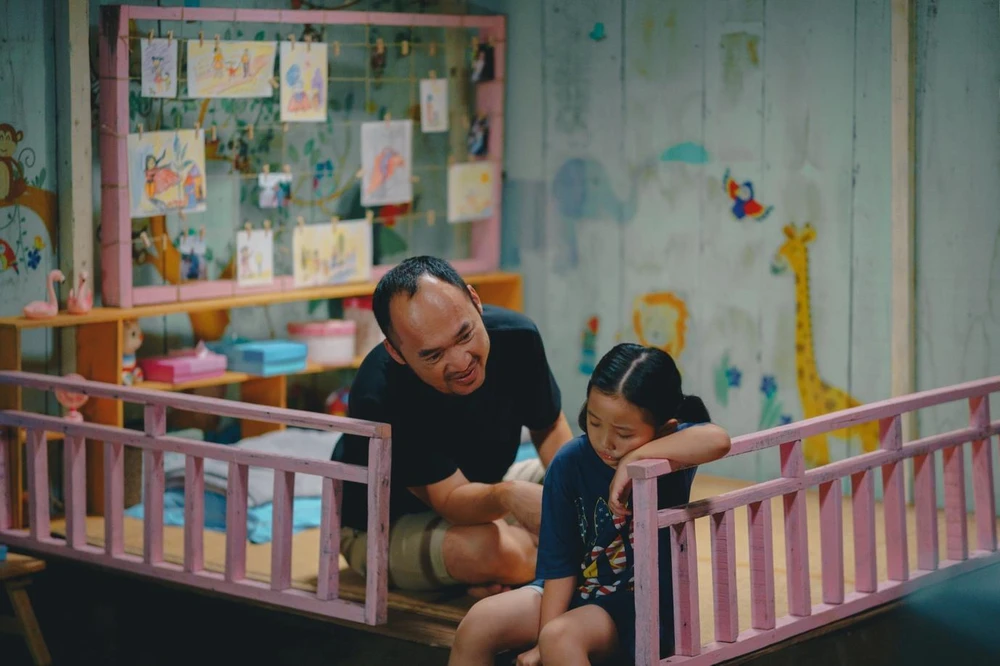 Tình cảm cha con giữa Tiến Luật và bé Bảo Thi hứa hẹn sẽ đốn tim nhiều khán giả..