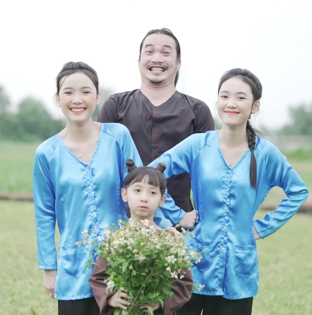 Hình ảnh chị em trong MV.