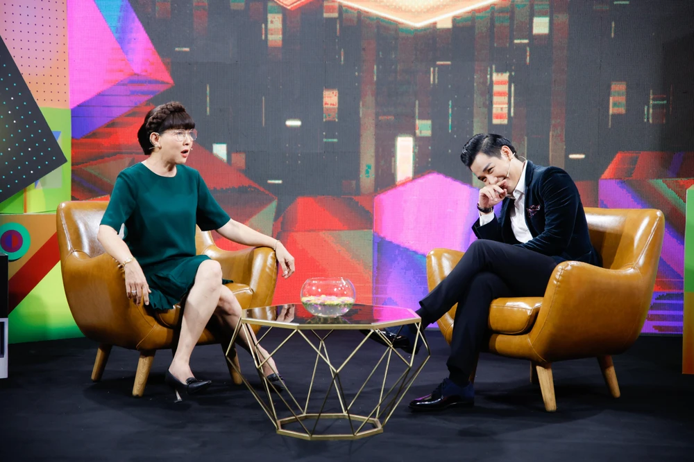 Phương Dung chia sẻ với MC Nguyên Khang.