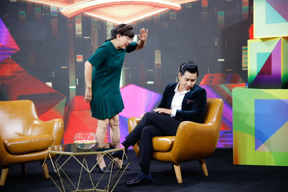 Phương Dung diễn lại vai dì ghẻ Tào Thị.