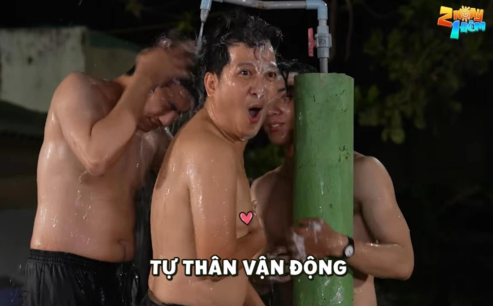 Cảnh tắm chung của các nhân vật. Ảnh: CTCC