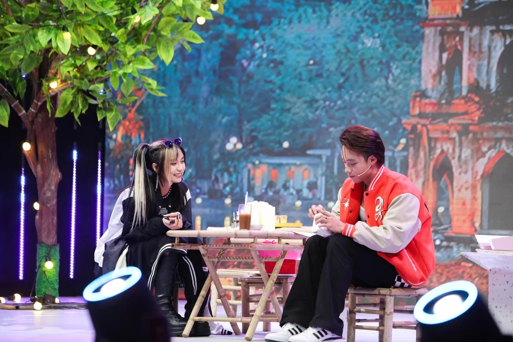 Cả hai có một khoảnh khắc với nhau trên sân khấu.