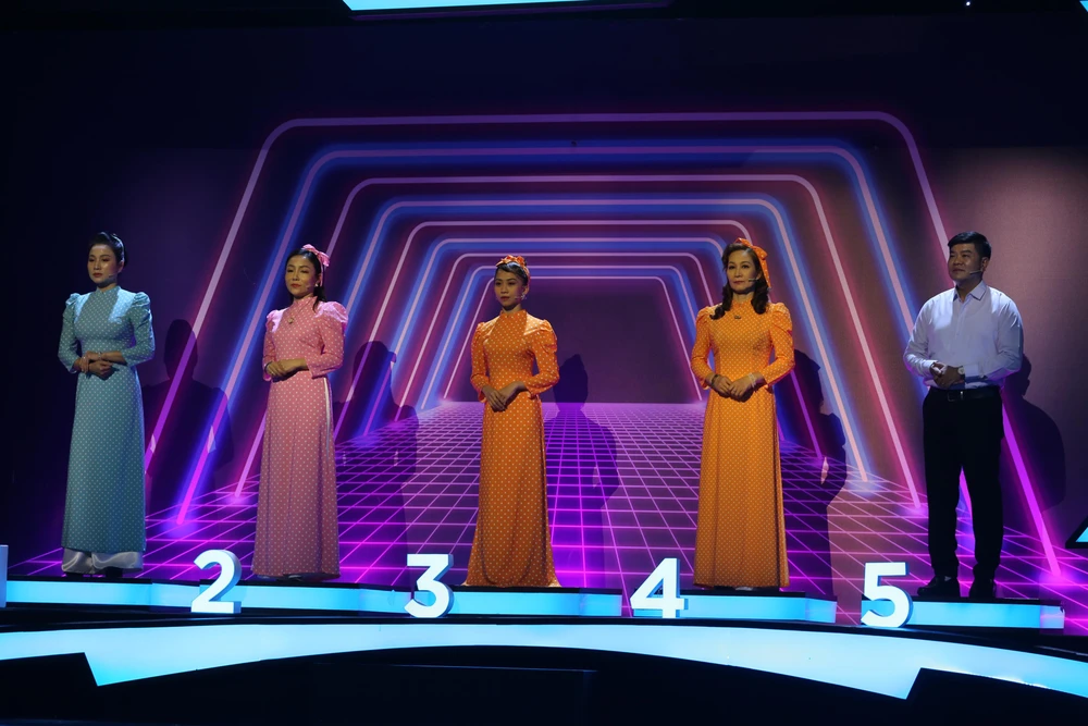 Năm nhân vật bí ẩn trong chương trình.