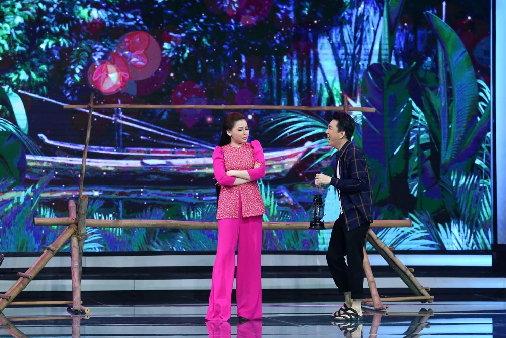 Minh Trường và Nhã Thy mang đến cho khán giả ca khúc Anh Ba-chị Tư. Minh Trường và Nhã Thy mang đến cho khán giả ca khúc Anh Ba-chị Tư.