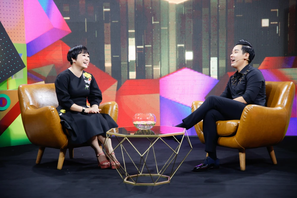 Ngọc Linh cùng MC Nguyên Khang.