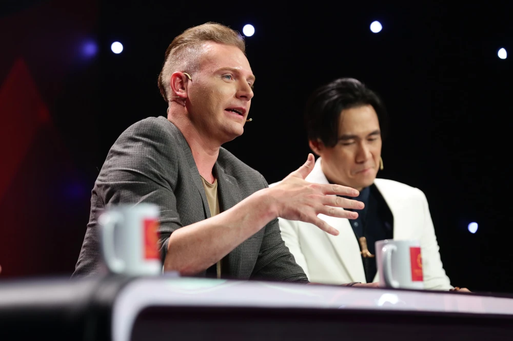 Kyo York chia sẻ với chương trình.