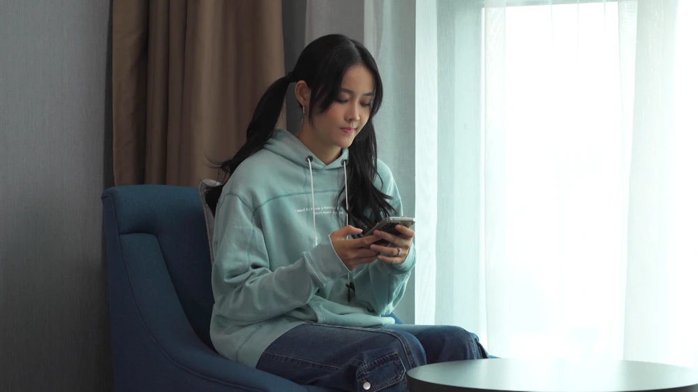 Yến chủ động gọi cho khôi khi vừa về khách sạn. Ảnh: SV