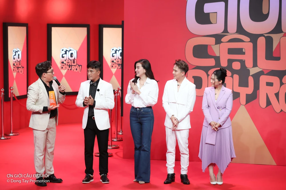 Bốn khách mời trong chương trình. Bốn khách mời trong chương trình.