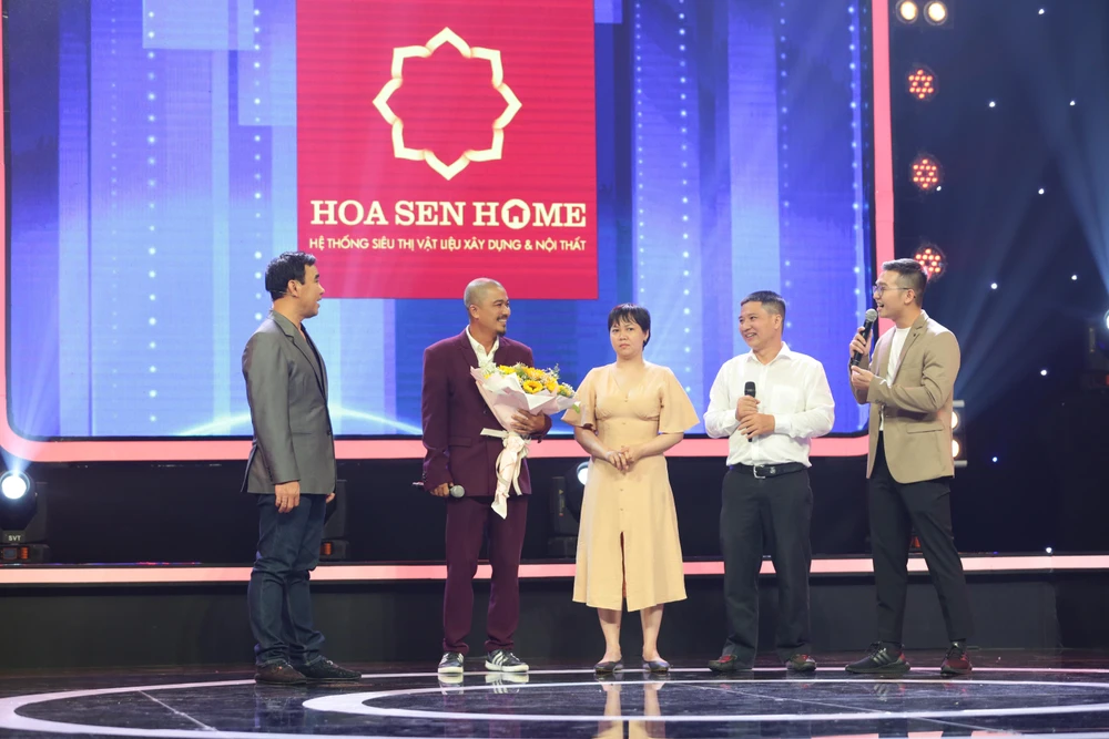 Cuộc hội ngộ đầy xúc động trong chương trình. Cuộc hội ngộ đầy xúc động trong chương trình.