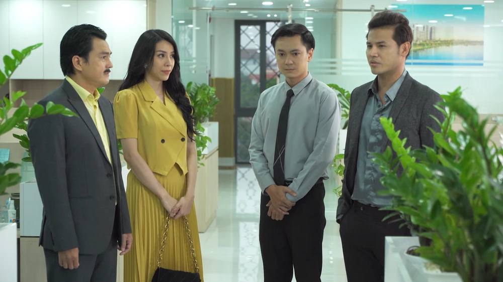 Ông Nam giới thiệu trợ lý mới của Thiên.