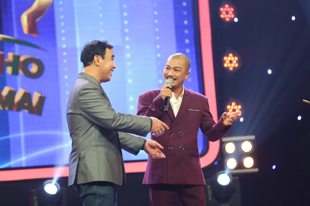 Cả hai chia sẻ với chương trình.