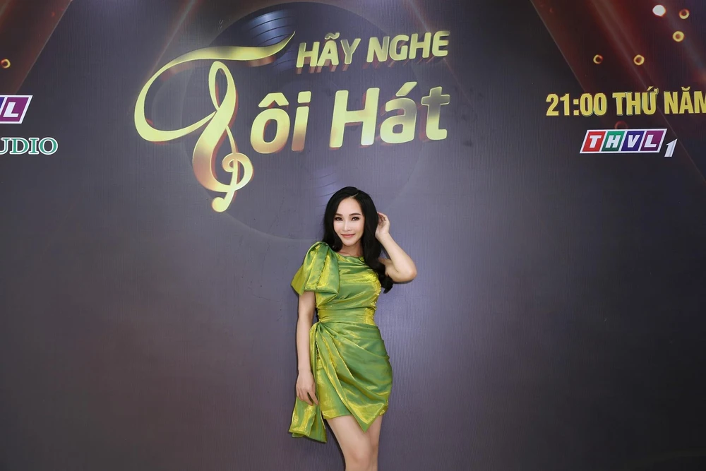 Lý Thu Thảo táo bạo chọn liên khúc vừa kết hợp bolero vừa nhạc trẻ với Không bao giờ quên anh (Hoàng Trang) và Một thời đã xa (Trường Huy).