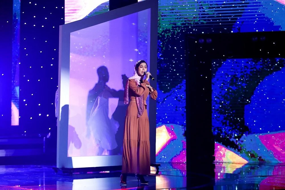 Hồng Gấm với ca khúc Ta chẳng còn ai.