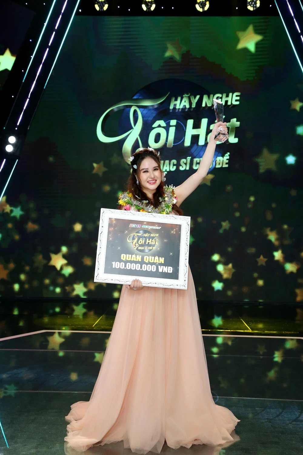 Lê Thu Uyên đoạt giải quán quân chương trình. Lê Thu Uyên đoạt giải quán quân chương trình.