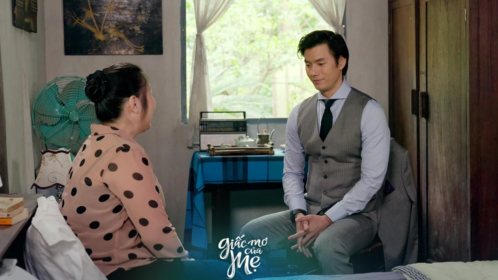 Quang Minh thuyết phục mẹ giữ lại quán. Quang Minh thuyết phục mẹ giữ lại quán.