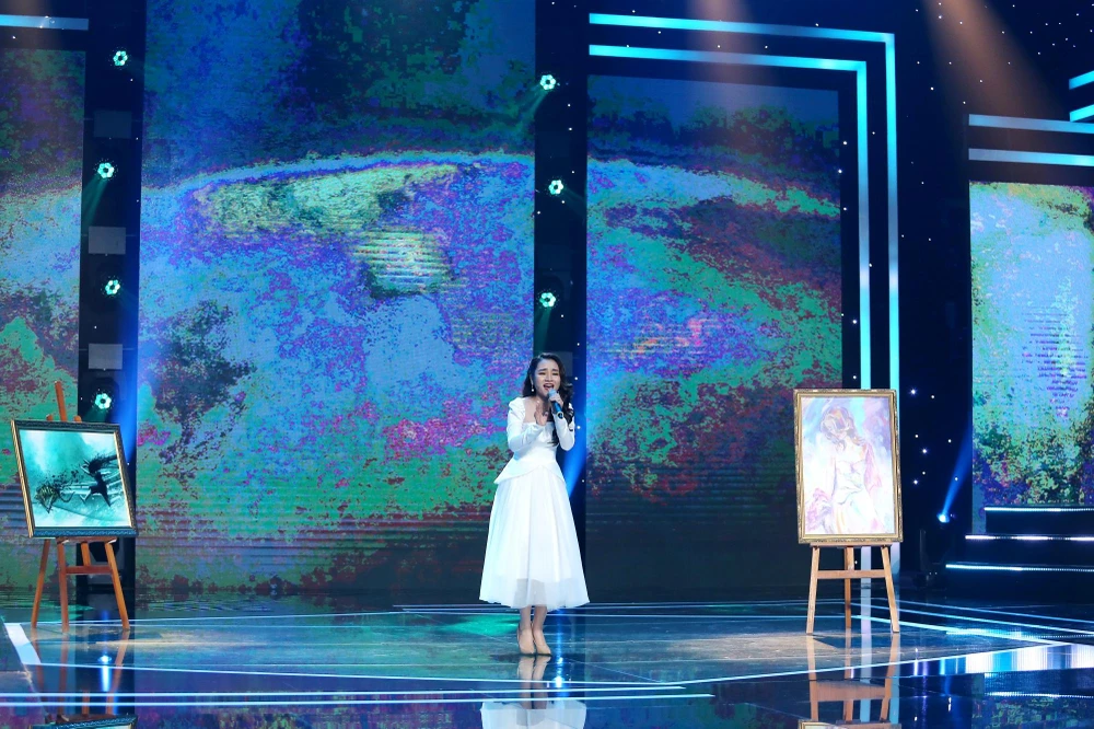 Thạch Thảo với ca khúc Dư Âm.