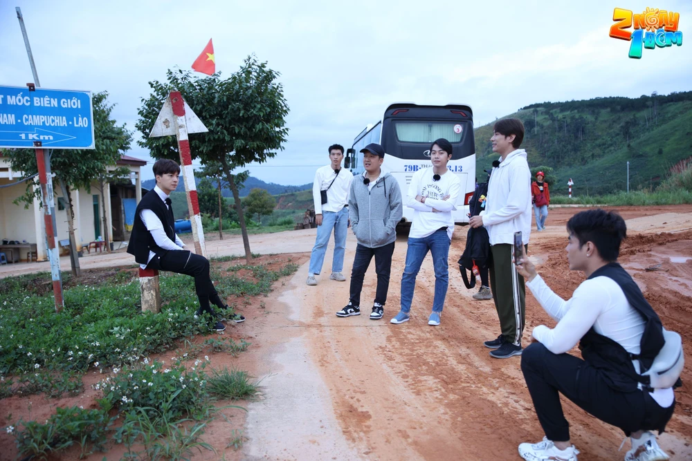 Các nhân vật đến Kon Tum. Ảnh: CTCC