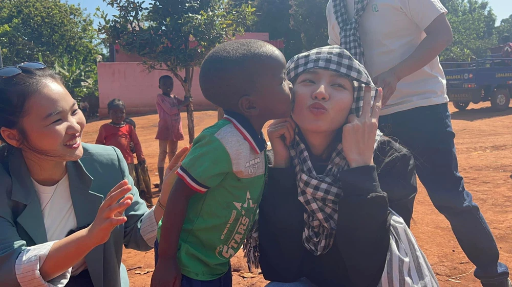 Thùy Tiên xây dựng hình ảnh con người Việt Nam.