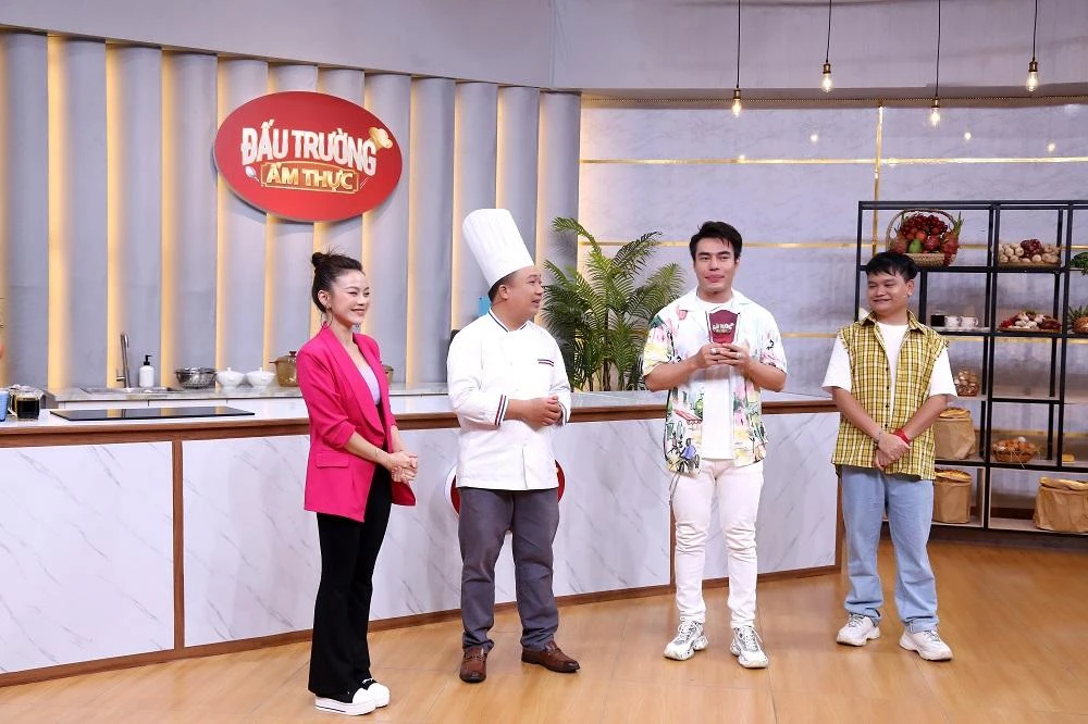 Đầu bếp trưởng có mặt tại chương trình. Đầu bếp trưởng có mặt tại chương trình.