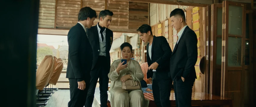 Trong phim, Đông - Tây - Nam - Bắc mỗi người mang một cá tính nổi bật nhưng có điểm chung là muốn cô chủ an toàn. Trong phim, Đông - Tây - Nam - Bắc mỗi người mang một cá tính nổi bật nhưng có điểm chung là muốn cô chủ an toàn.