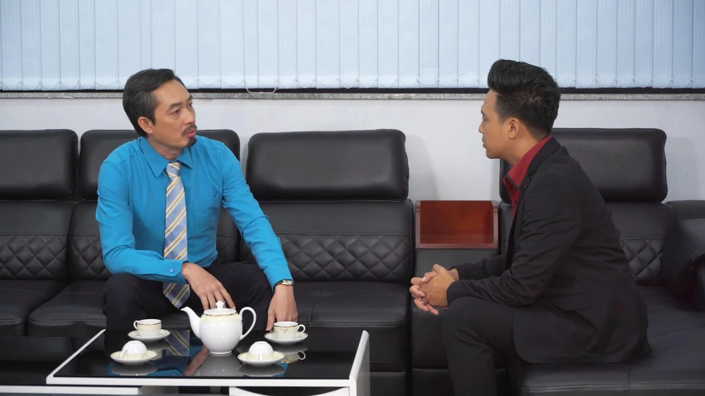 Đăng Khôi nói chuyện với ông Hà.