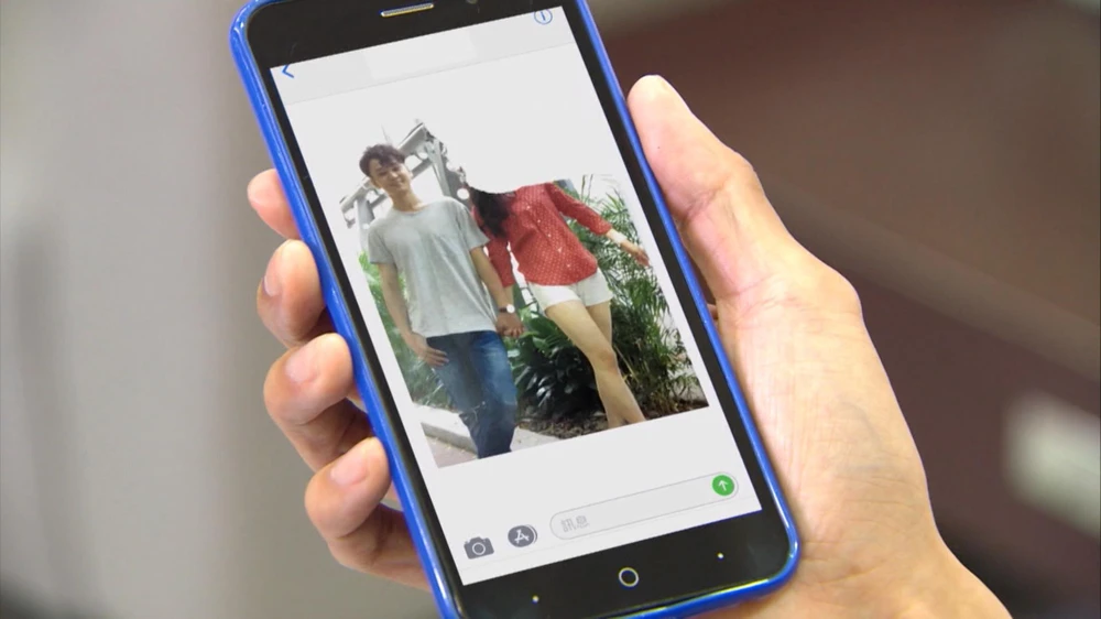 Hình ảnh kỷ niệm của Minh Trung được gửi qua điện thoại. Ảnh: PHP