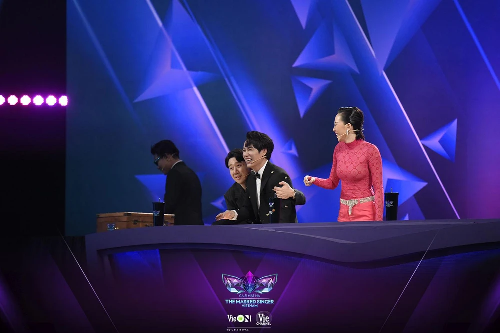 Cố vấn trao đổi trong chương trình.