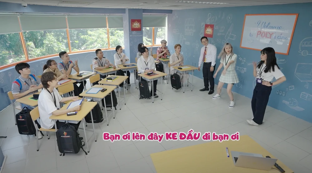 Khánh Vân chuẩn bị xoay đầu trên sóng truyền hình. Ảnh: CTCC