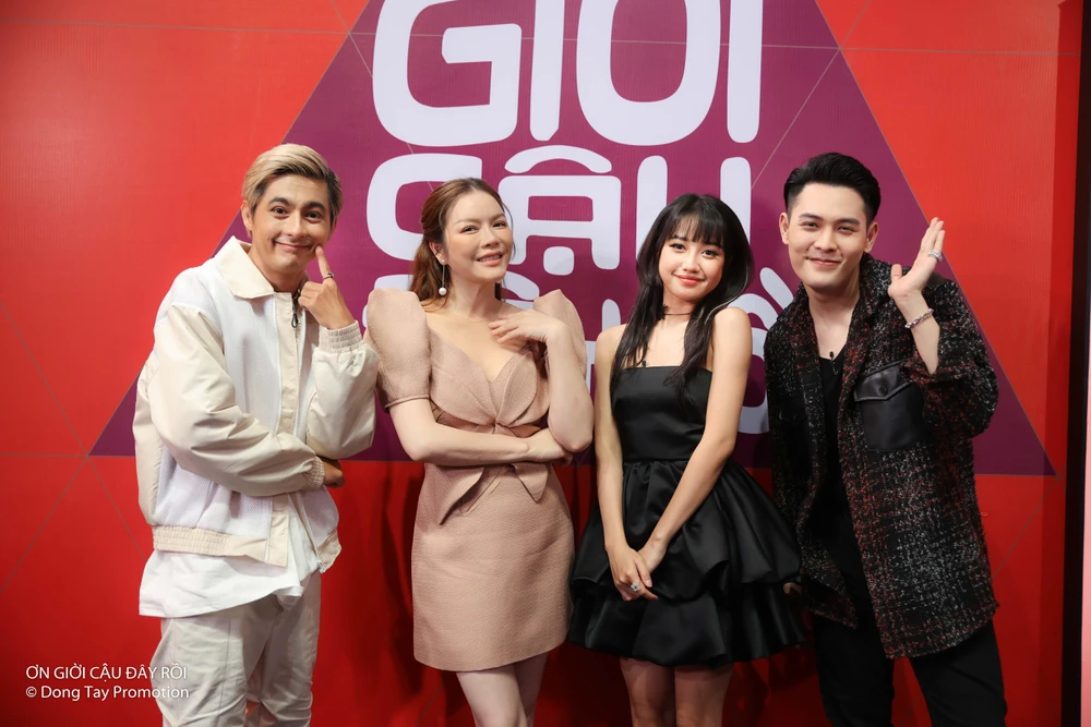 Lý Nhã Kỳ và các người chơi trong tập 9. Ảnh: CTCC