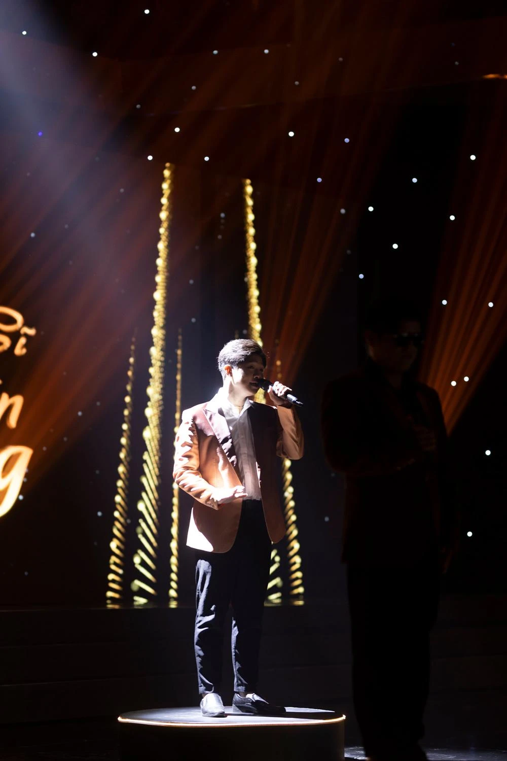 Thí sinh hát giống NSƯT Vũ Linh. Ảnh: CTCC